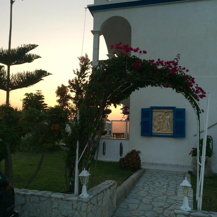 Gogas Palace Aparthotel Ammoudia Exterior photo