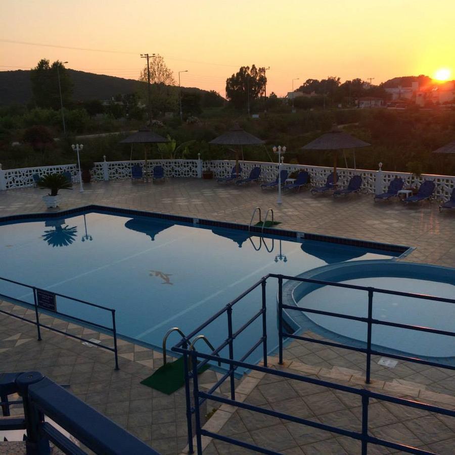 Gogas Palace Aparthotel Ammoudia Exterior photo
